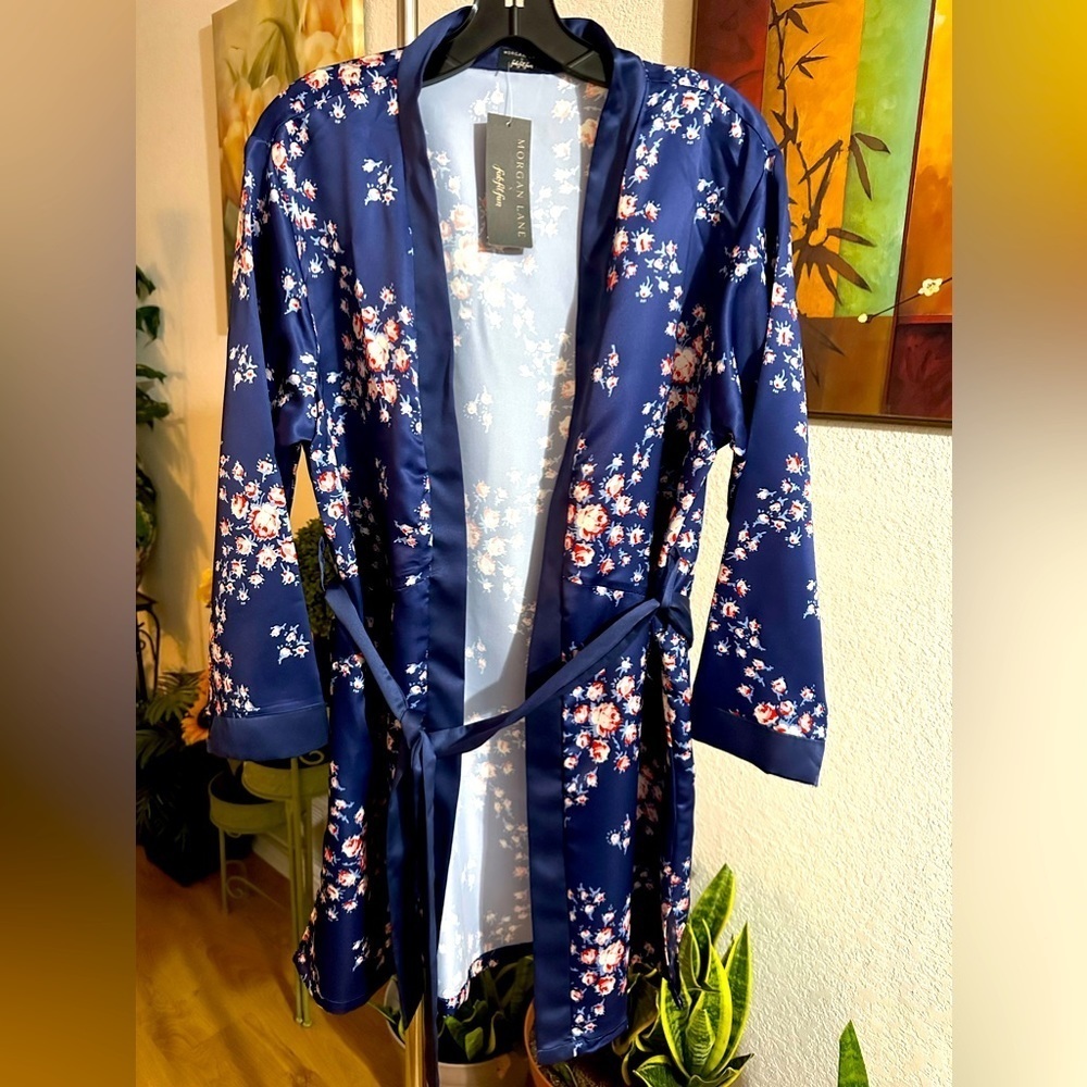 Morgan Lane x fabfitfun navy floral robe size S/M